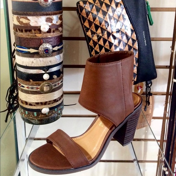 Texas Brown Open Toe Cuff Ankle Sandals - Picture 5 of 8